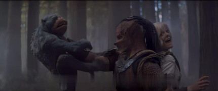 Кадр з фільму Хижак: Дикі землі