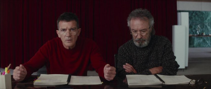 Кадр з фільму Офіційний конкурс