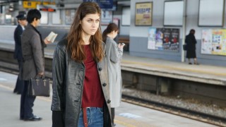 Кадр з фільму Загублена у Токіо