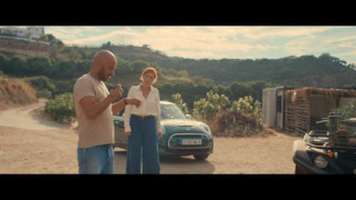 Кадр з фільму Манго