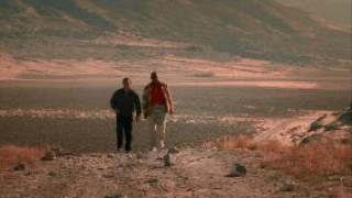 Кадр з фільму На краю Америки