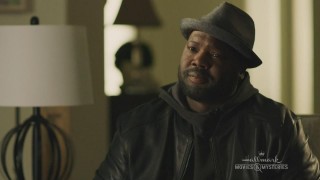 Кадр з фільму Розслідування Гейлі Дін. Смерть при виконанні