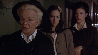 Кадр з фільму Амулети для простого життя