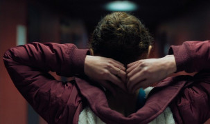 Кадр з фільму Дівчина з браслетом