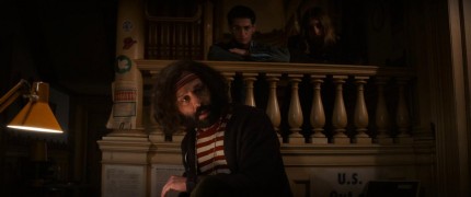 Кадр з фільму Суд над Чиказькою сімкою