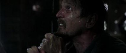 Кадр з фільму Хижаки