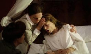 Кадр з фільму Шепіт і крик