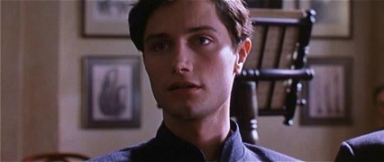 Кадр з фільму Закон протилежностей