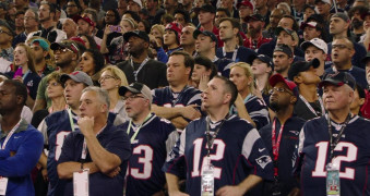 Кадр з фільму Нам за 80 - ми за Бреді