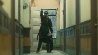 Кадр з фільму Одна битва за іншою