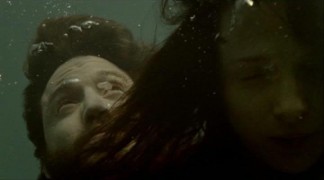 Кадр з фільму Мавпа на плечі