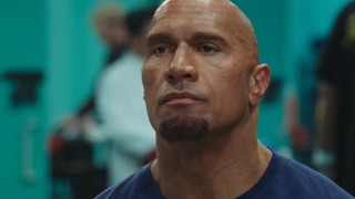 Кадр з фільму Незламний