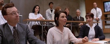 Кадр з фільму Крайні заходи