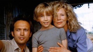 Кадр з фільму Я мріяла про Африку