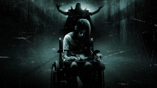 Кадр з фільму Темні Поверхи