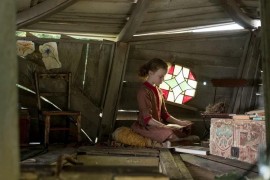 Кадр з фільму Кривий будиночок