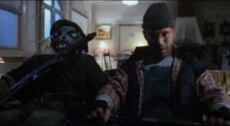 Кадр з фільму Тихі попередження