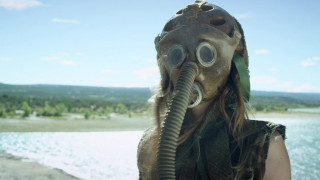 Кадр з фільму Вціліла