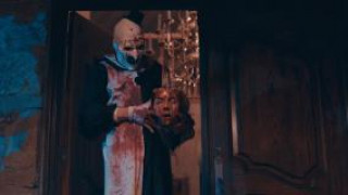 Кадр з фільму Той, що жахає 2