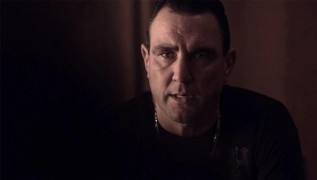 Кадр з фільму Під замком