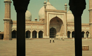 Кадр з фільму Пригоди китайця в Китаї