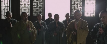 Кадр з фільму Людина з залізними кулаками