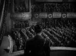 Кадр з фільму Бути чи не бути