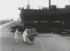 Кадр з фільму Вітальня, спальня та ванна кімната