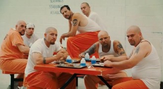 Кадр з фільму Ходімо до тюрми