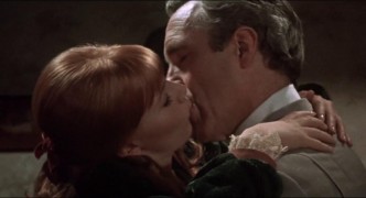 Кадр з фільму Нічна поліцейська облава у кабаре Мінскі