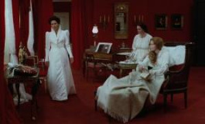 Кадр з фільму Шепіт і крик