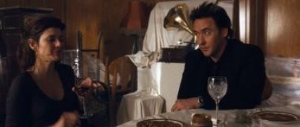 Кадр з фільму Корпорація "Війна"