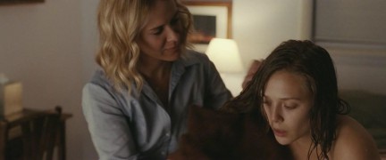 Кадр з фільму Марта Мерсі Мей Марлен