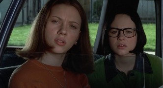 Кадр з фільму Світ примар