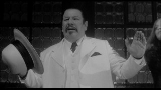 Кадр з фільму Чарлі Чан і прокляття королеви драконів