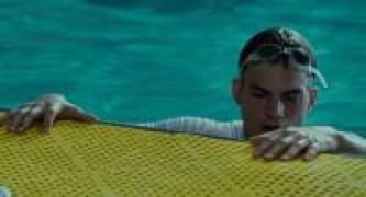 Кадр з фільму Рятівник