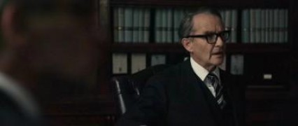 Кадр з фільму Кур'єр (Код: Залізна кора)