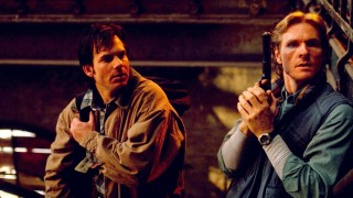 Кадр з фільму Зазіхання