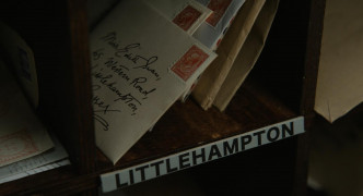 Кадр з фільму Мерзенні посланнячка