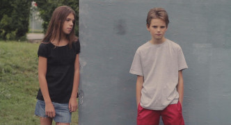 Кадр з фільму Дівчисько