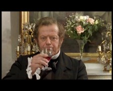 Кадр з фільму Червоне та чорне