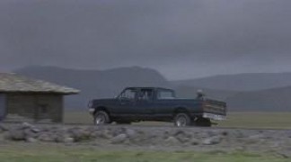 Кадр з фільму Та, що танцює нагорі