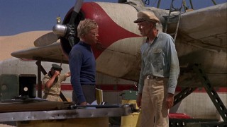 Кадр з фільму Політ Фенікса