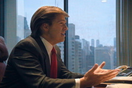 Кадр з фільму Учень. Історія Трампа