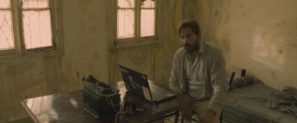 Кадр з фільму Невірний