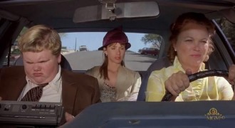 Кадр з фільму Дурнів немає