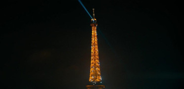 Кадр з фільму Не той Париж