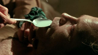 Кадр з фільму Розколоте небо