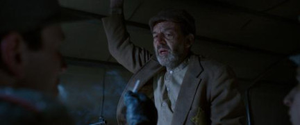 Кадр з фільму Світ здригнеться