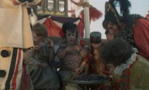 Кадр з фільму Джону дали зброю